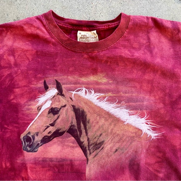 The Mountain Kim McElroy Horse Red Tie Dye T-shirt Men's Large - Picture 3 of 6